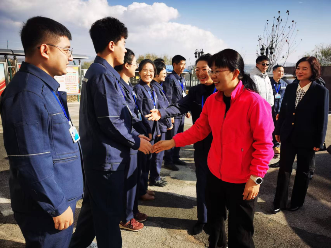 黄芳赴省广播电视三二六台、三一〇台检查安全保障工作